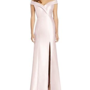 Alfred Sung
Off the Shoulder Cuff Trumpet Gown